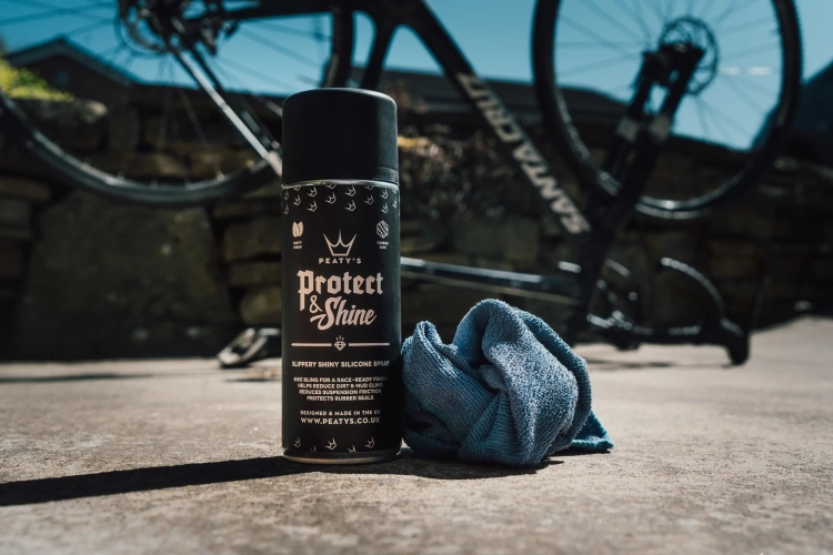 spray-silikonowy-peatys-protect-shine-silicone-spray-400-ml-1-scaled.webp